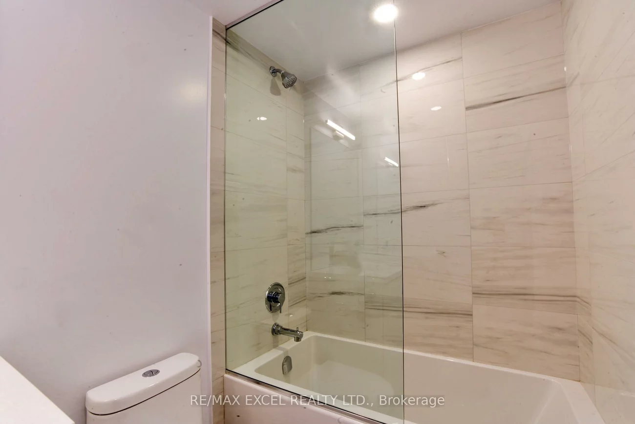 38, Honeycrisp, Vaughan Corporate Centre, Vaughan