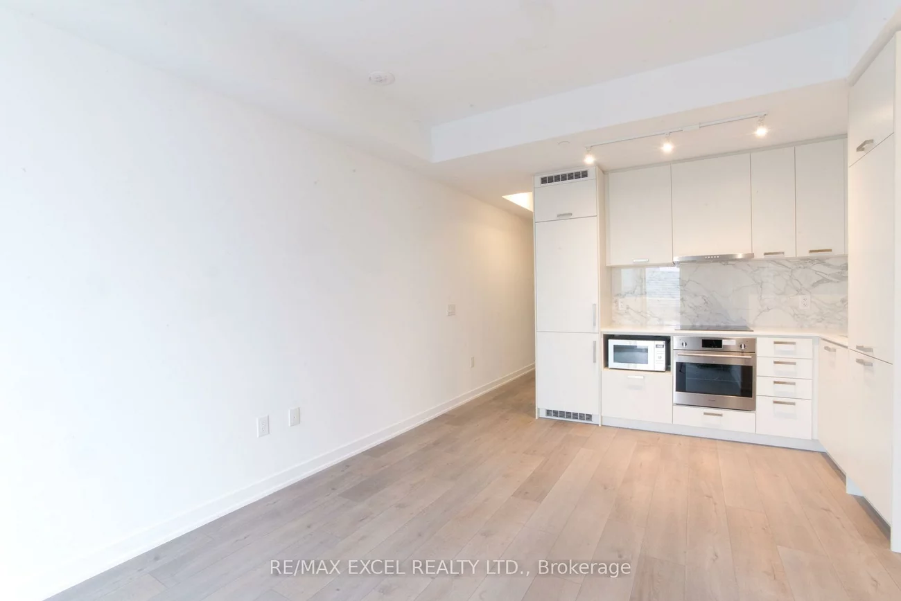 38, Honeycrisp, Vaughan Corporate Centre, Vaughan