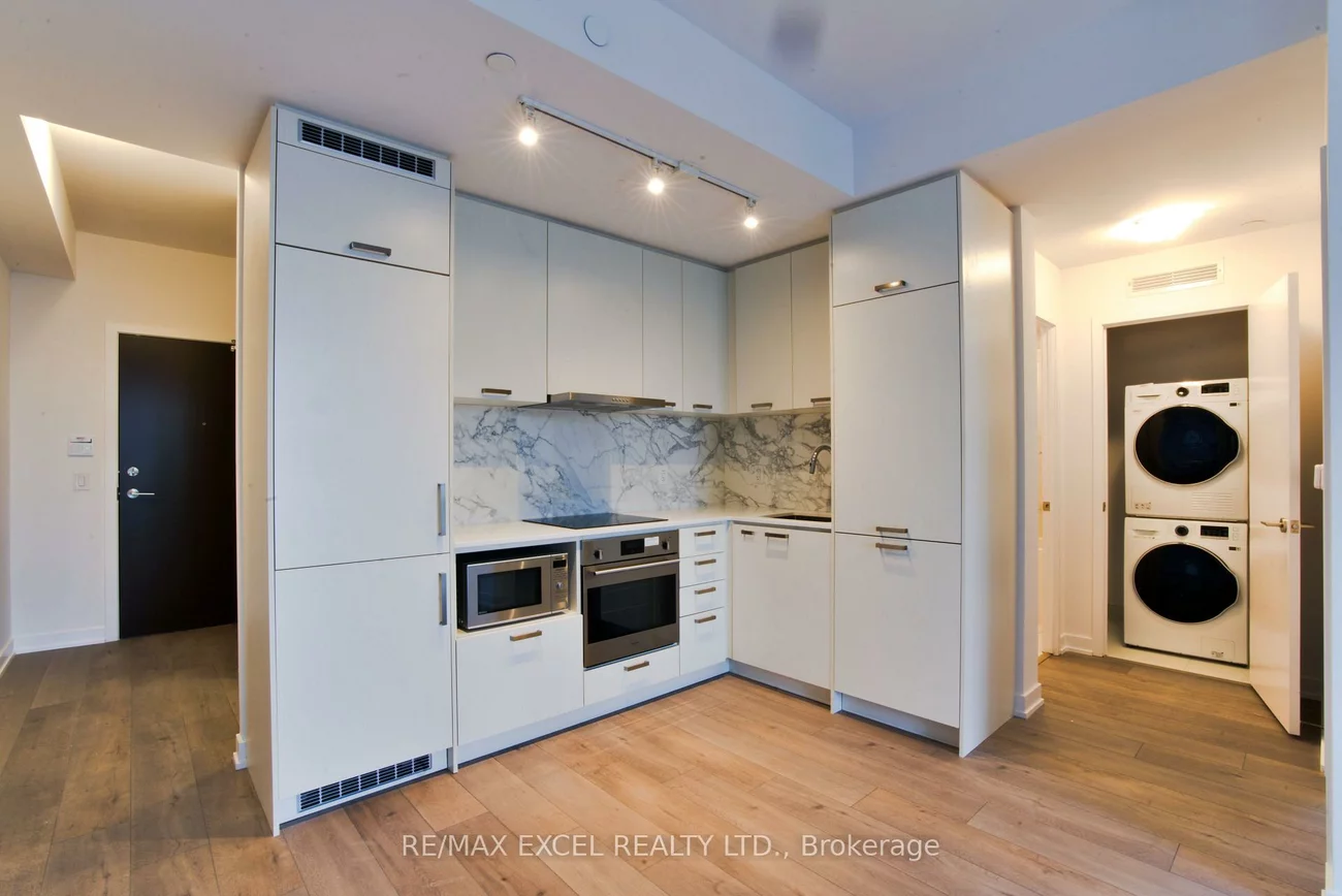 38, Honeycrisp, Vaughan Corporate Centre, Vaughan