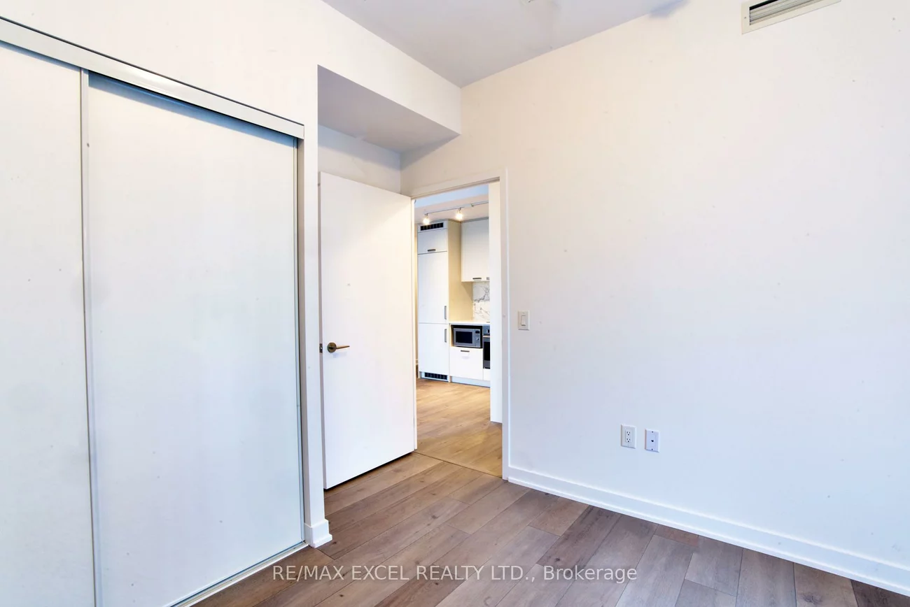 38, Honeycrisp, Vaughan Corporate Centre, Vaughan