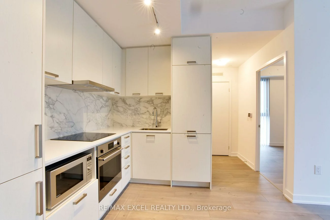 38, Honeycrisp, Vaughan Corporate Centre, Vaughan