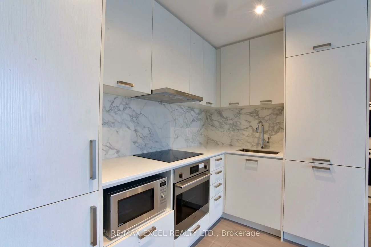 38, Honeycrisp, Vaughan Corporate Centre, Vaughan