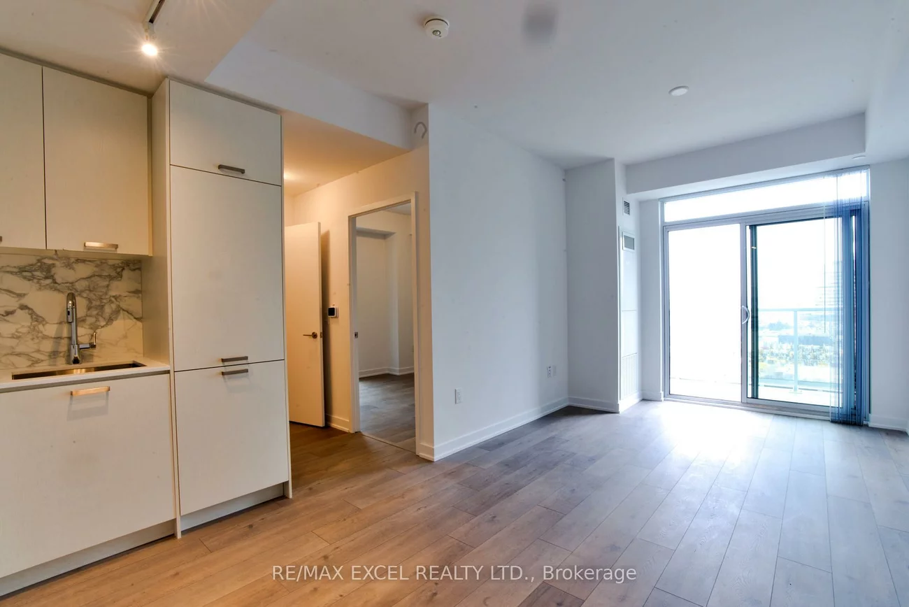 38, Honeycrisp, Vaughan Corporate Centre, Vaughan