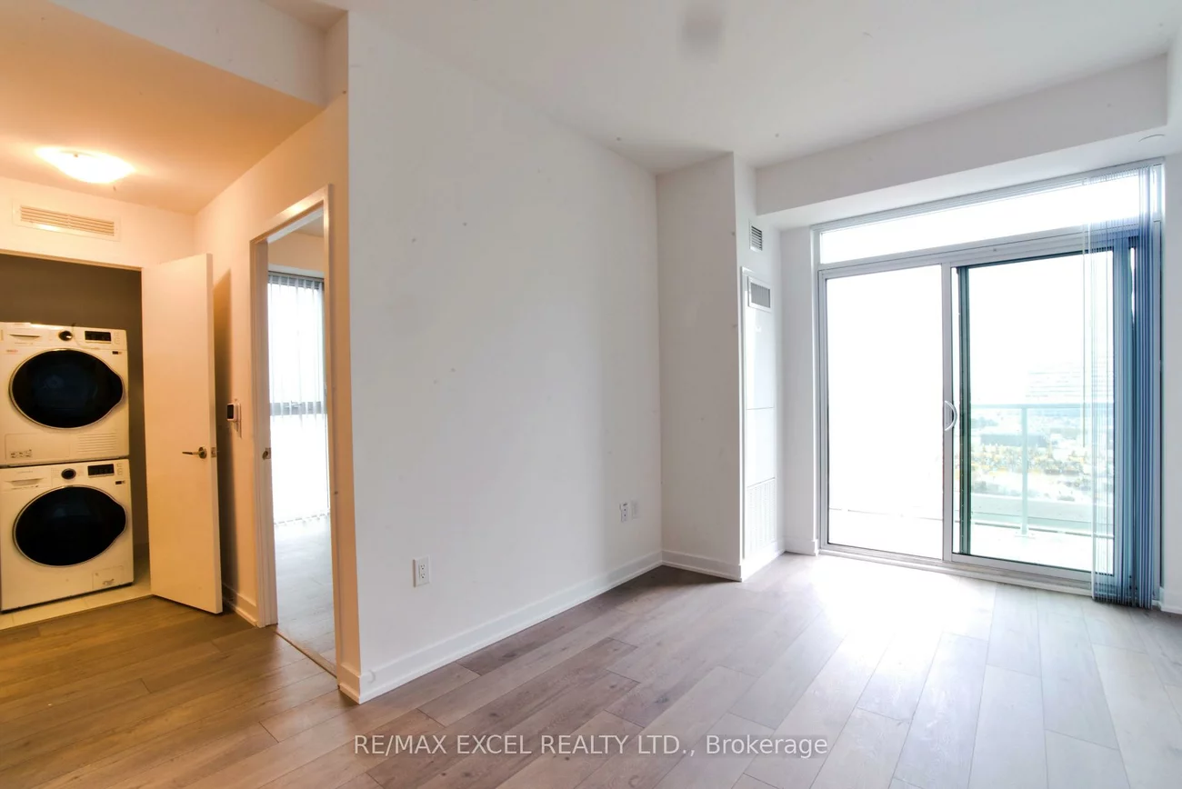 38, Honeycrisp, Vaughan Corporate Centre, Vaughan