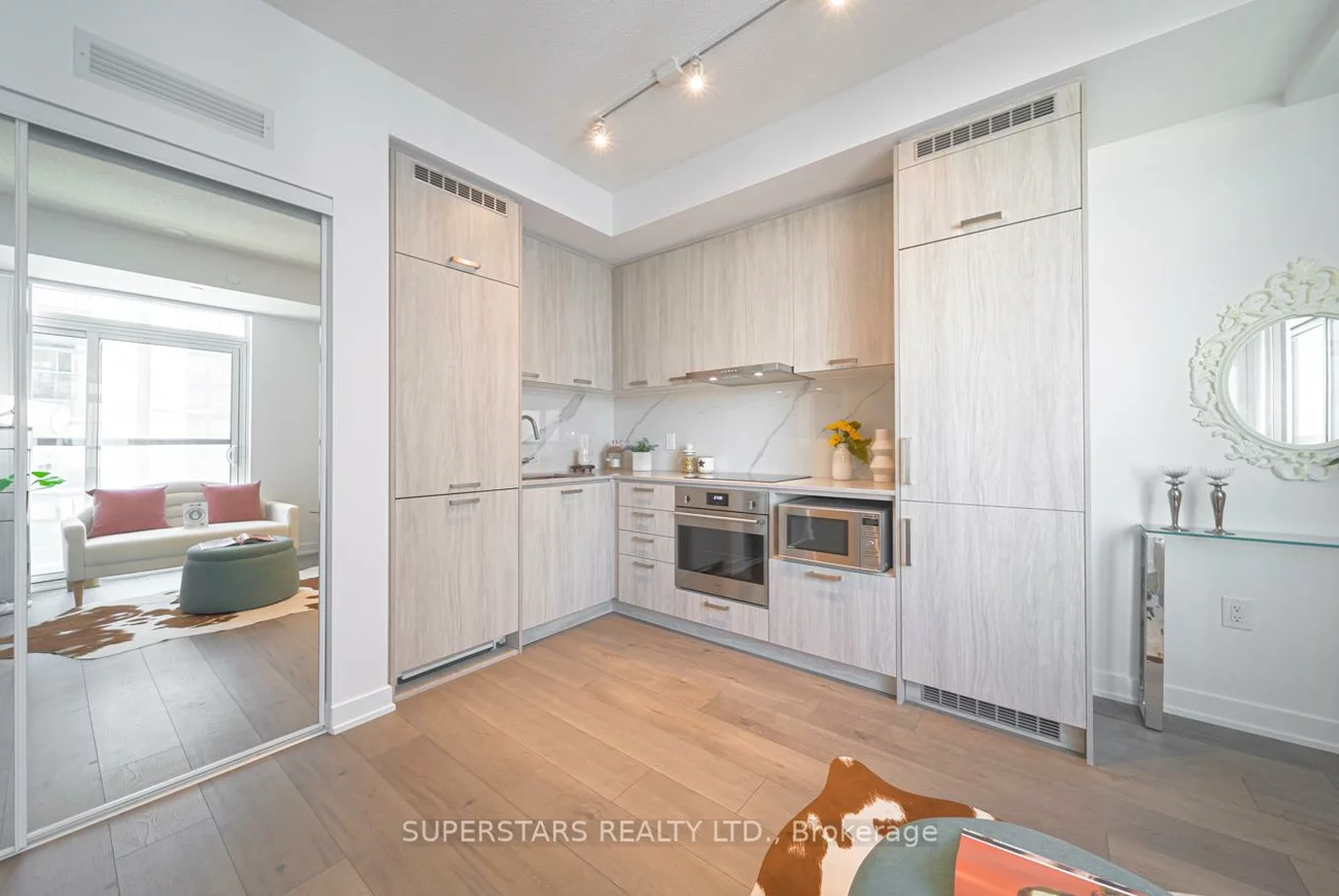 38, Honeycrisp, Vaughan Corporate Centre, Vaughan