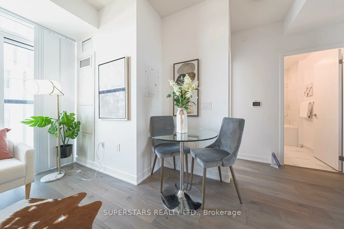 38, Honeycrisp, Vaughan Corporate Centre, Vaughan