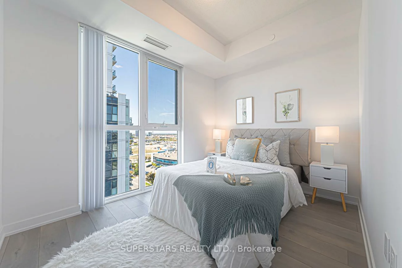 38, Honeycrisp, Vaughan Corporate Centre, Vaughan