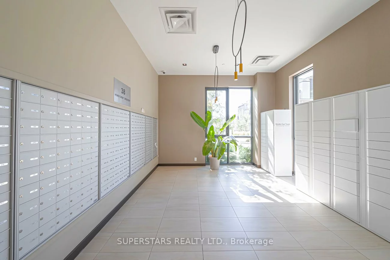 38, Honeycrisp, Vaughan Corporate Centre, Vaughan