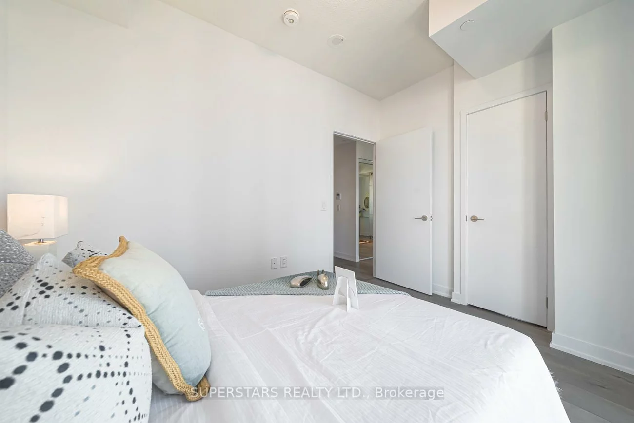 38, Honeycrisp, Vaughan Corporate Centre, Vaughan