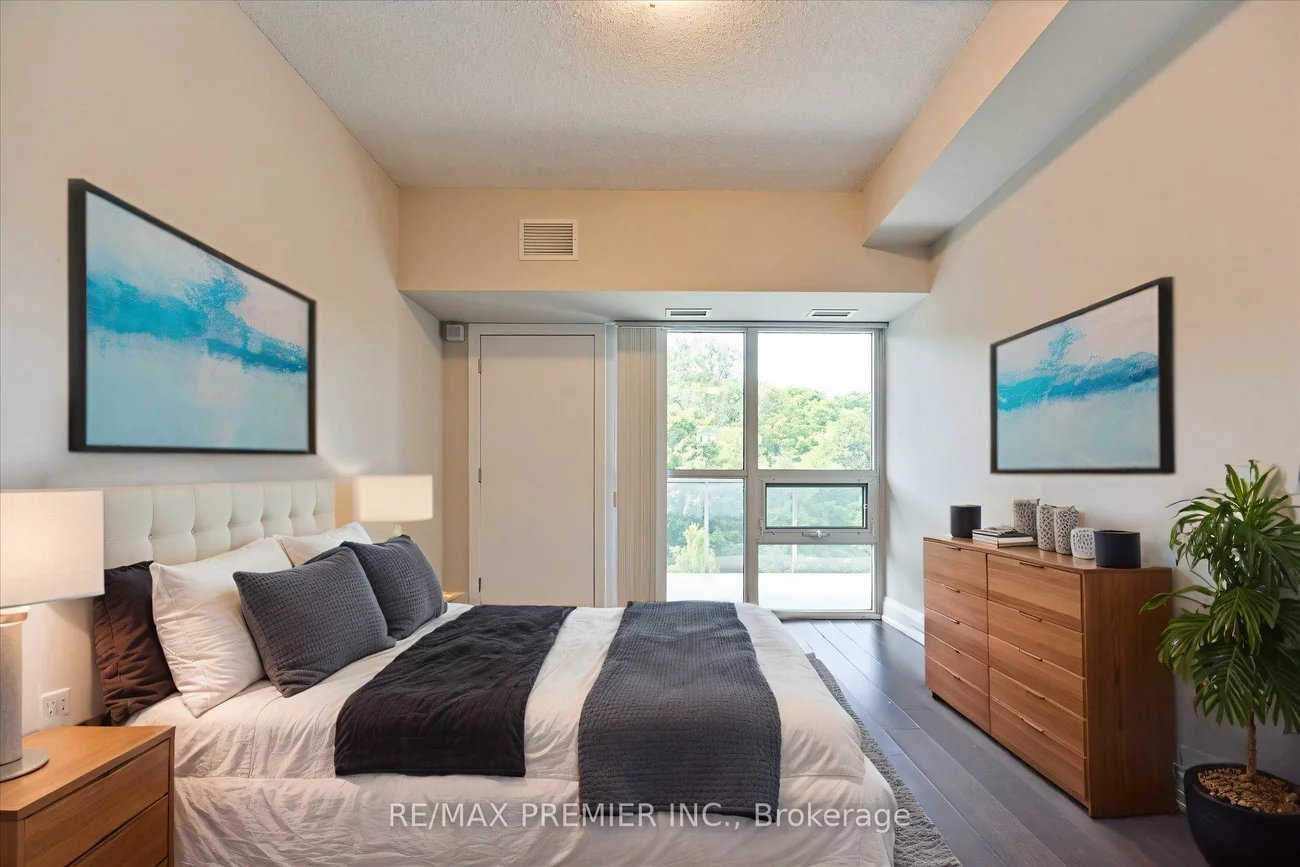 8302, Islington, Islington Woods, Vaughan