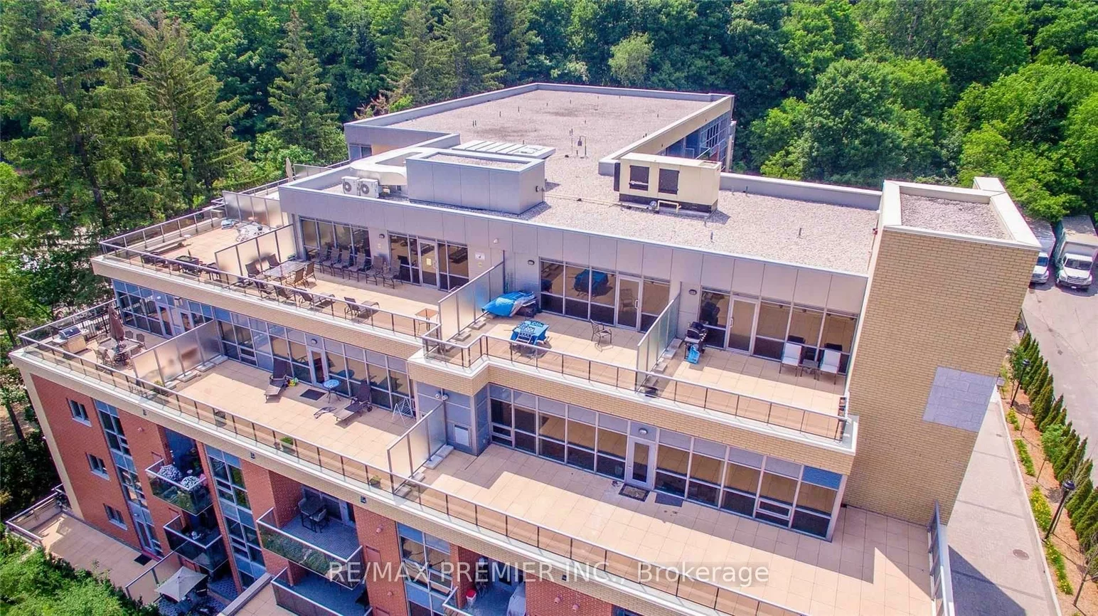 8302, Islington, Islington Woods, Vaughan