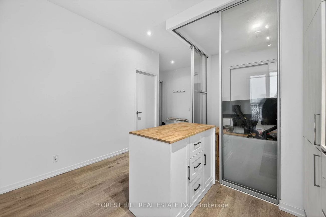 1000, Portage, Vaughan Corporate Centre, Vaughan