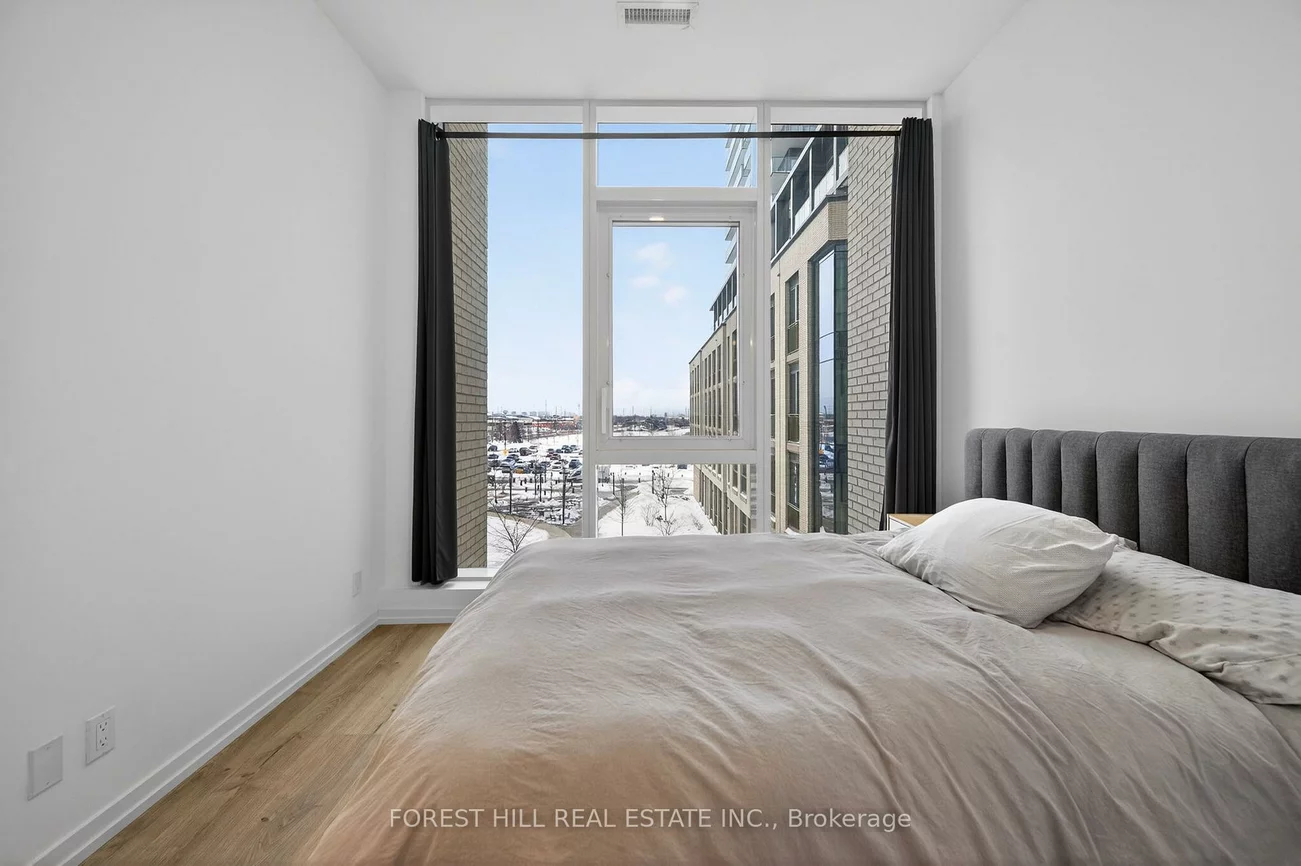 1000, Portage, Vaughan Corporate Centre, Vaughan