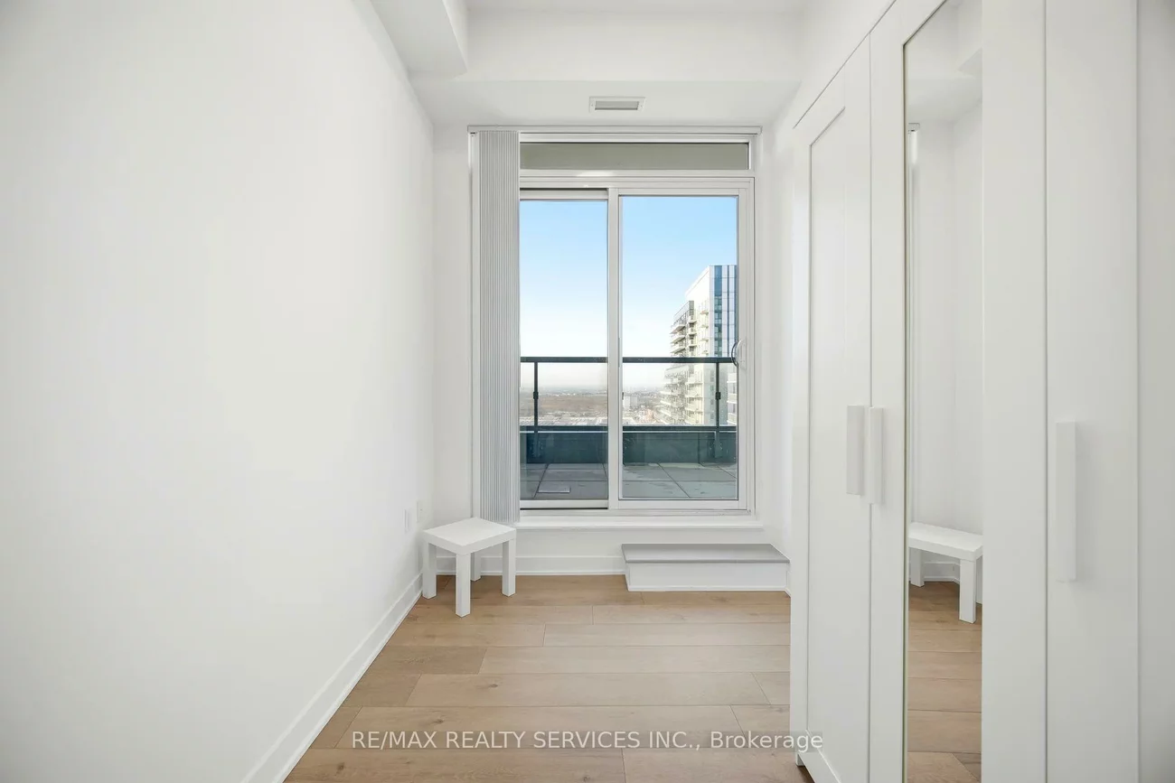 60, Honeycrisp, Vaughan Corporate Centre, Vaughan