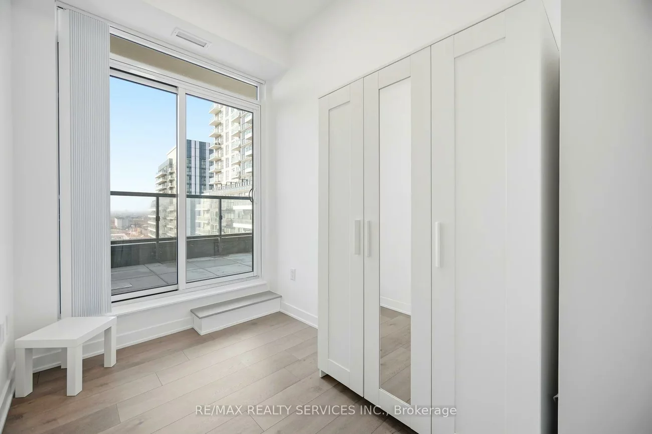 60, Honeycrisp, Vaughan Corporate Centre, Vaughan