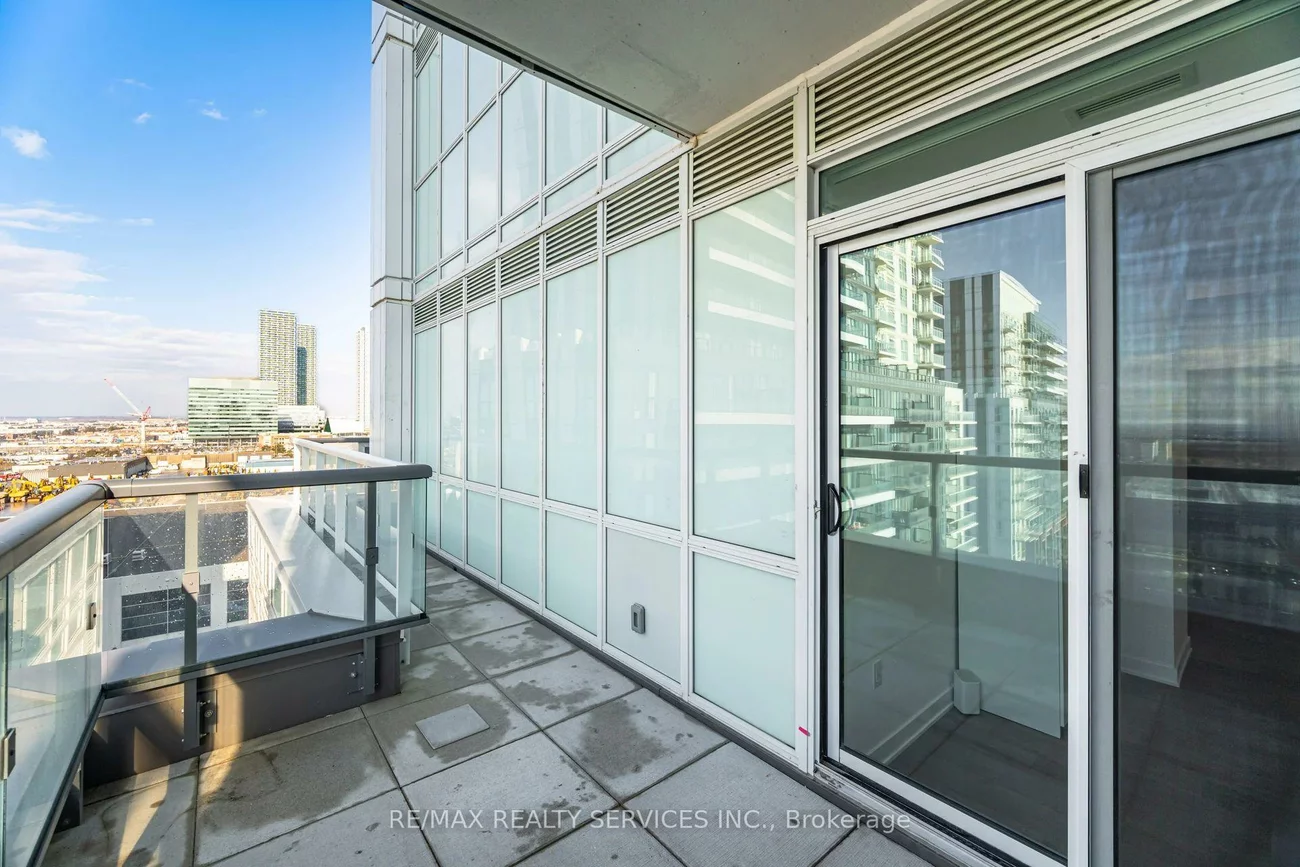 60, Honeycrisp, Vaughan Corporate Centre, Vaughan