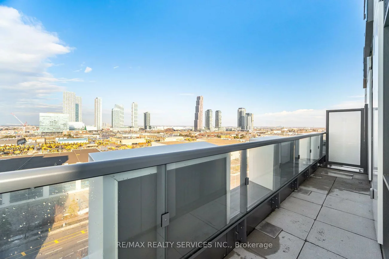 60, Honeycrisp, Vaughan Corporate Centre, Vaughan