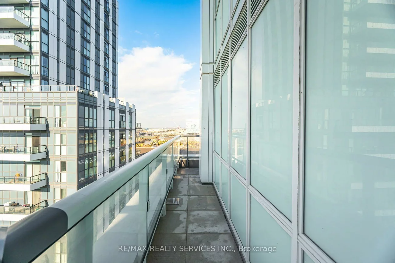 60, Honeycrisp, Vaughan Corporate Centre, Vaughan