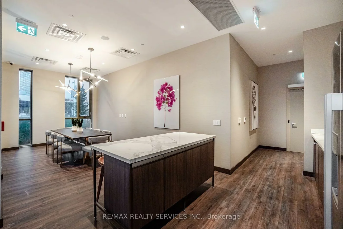 60, Honeycrisp, Vaughan Corporate Centre, Vaughan