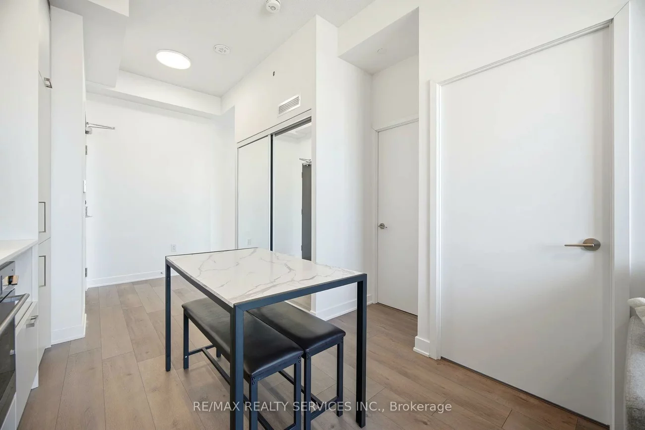 60, Honeycrisp, Vaughan Corporate Centre, Vaughan