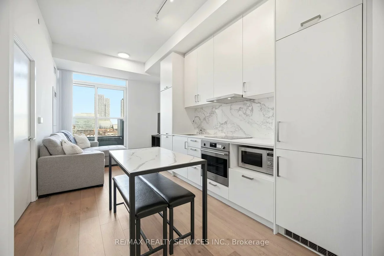 60, Honeycrisp, Vaughan Corporate Centre, Vaughan