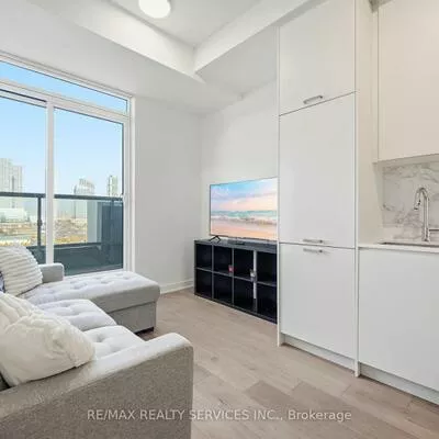 60, Honeycrisp, Vaughan Corporate Centre, Vaughan