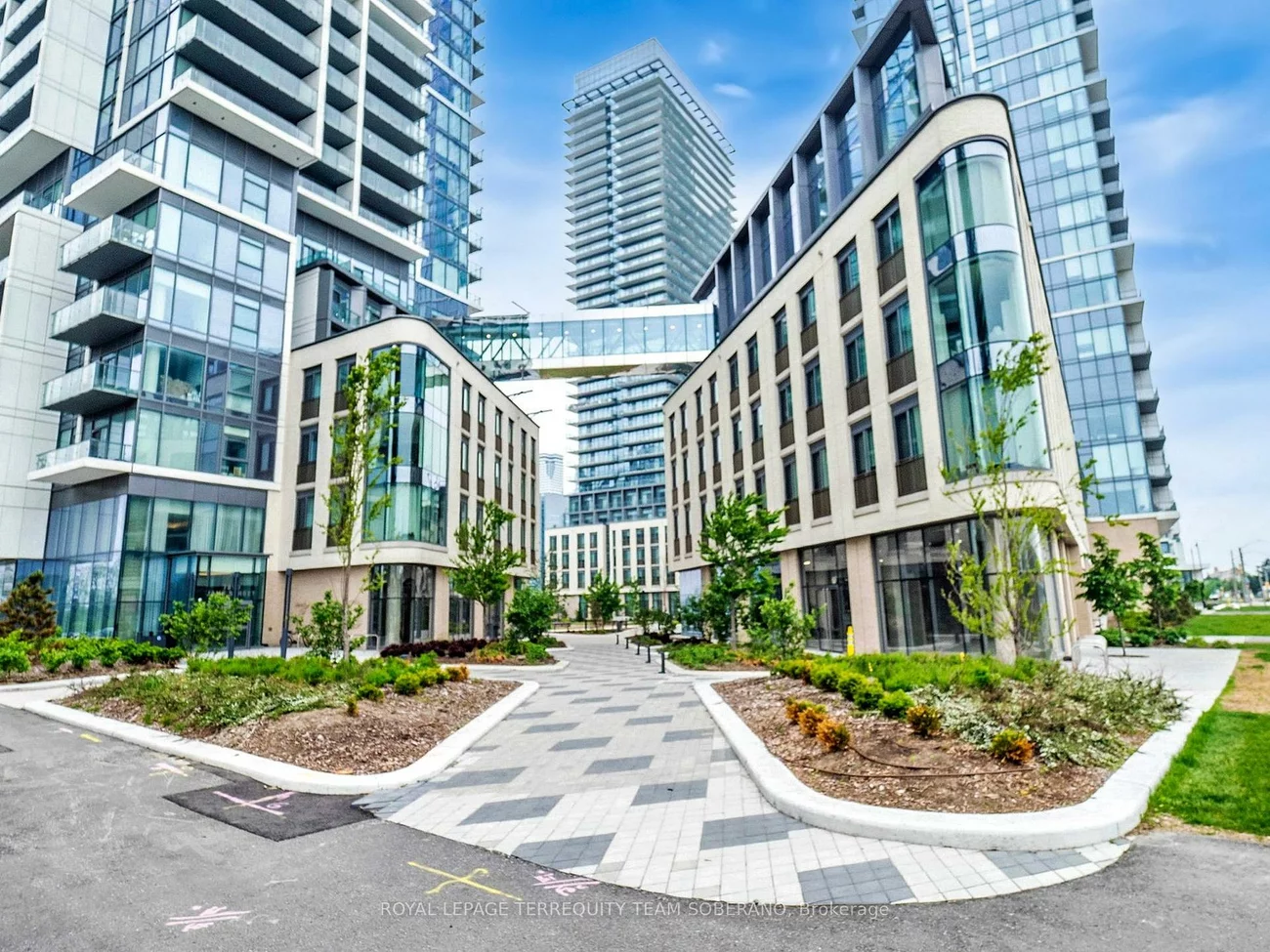 1000, Portage, Vaughan Corporate Centre, Vaughan