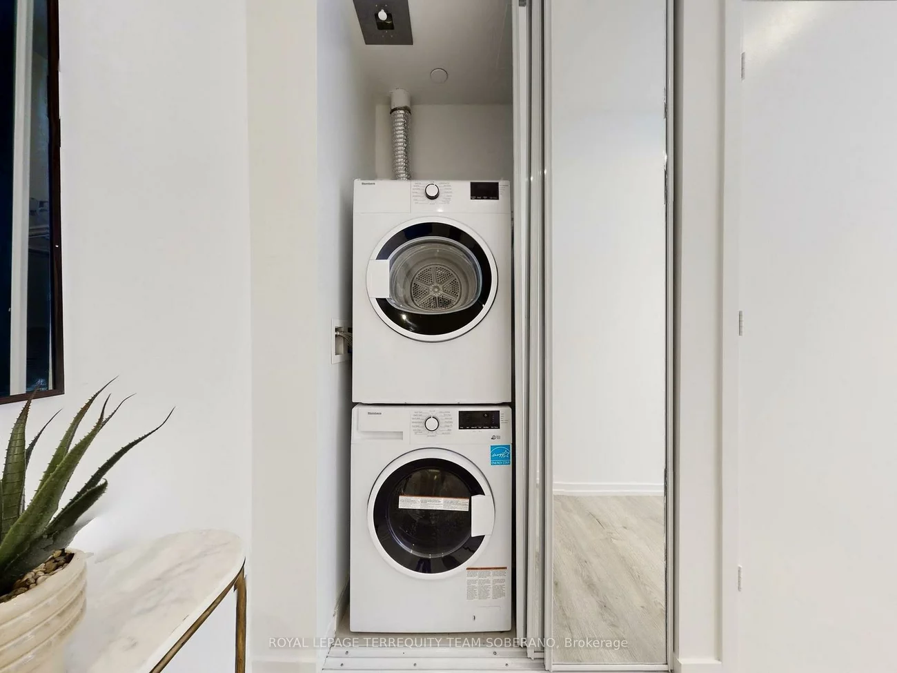 1000, Portage, Vaughan Corporate Centre, Vaughan