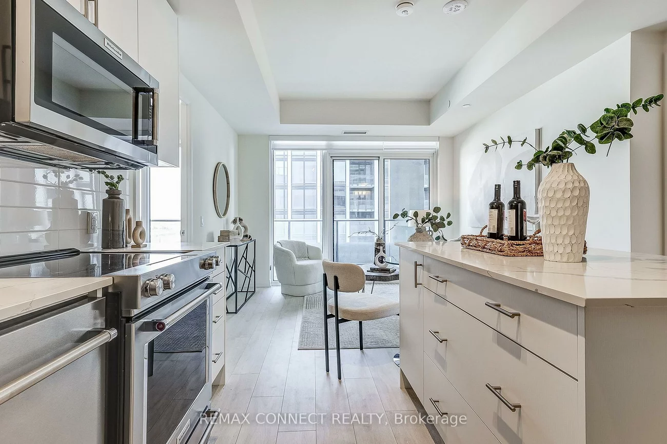 8960, Jane, Vellore Village, Vaughan