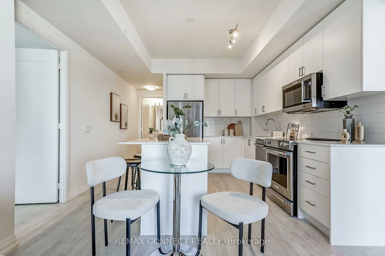 8960, Jane, Vellore Village, Vaughan