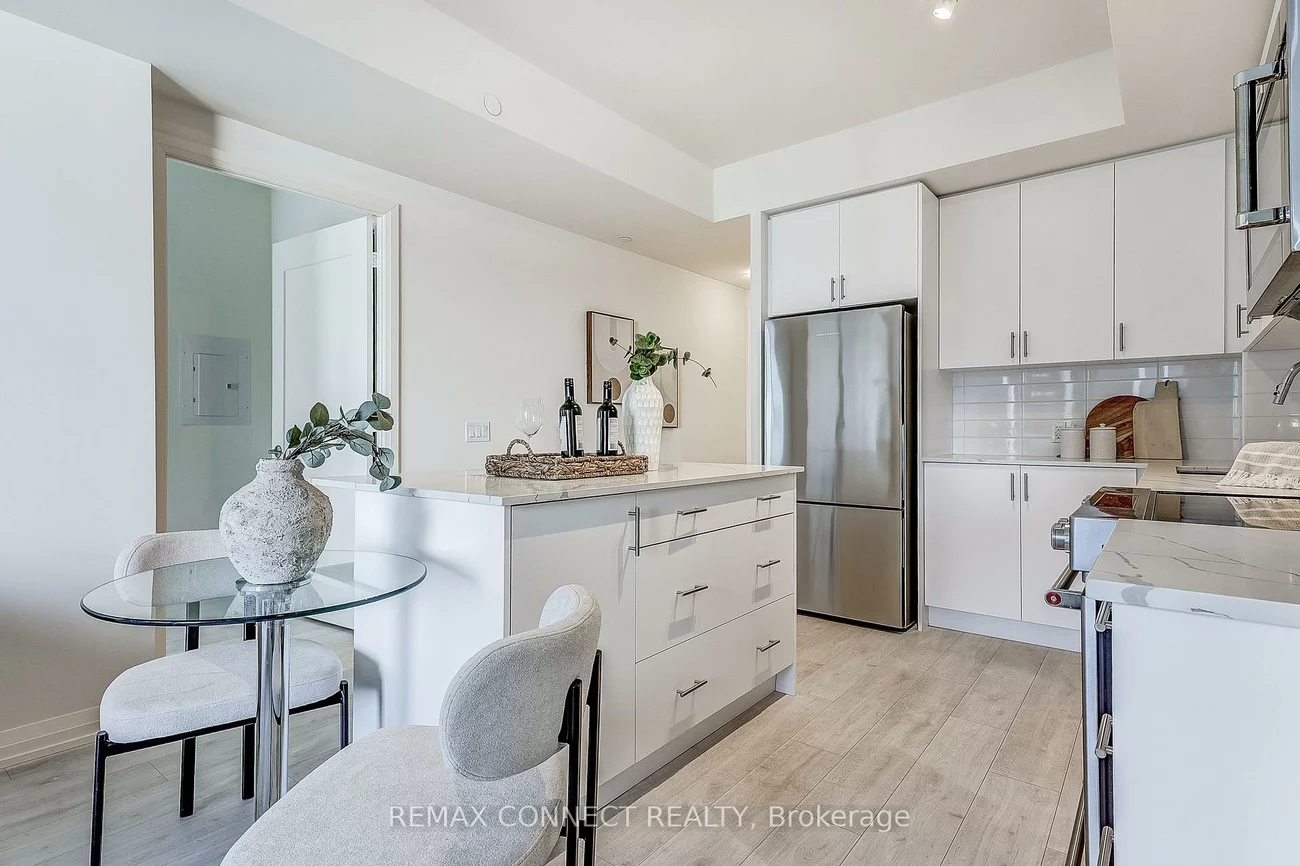 8960, Jane, Vellore Village, Vaughan