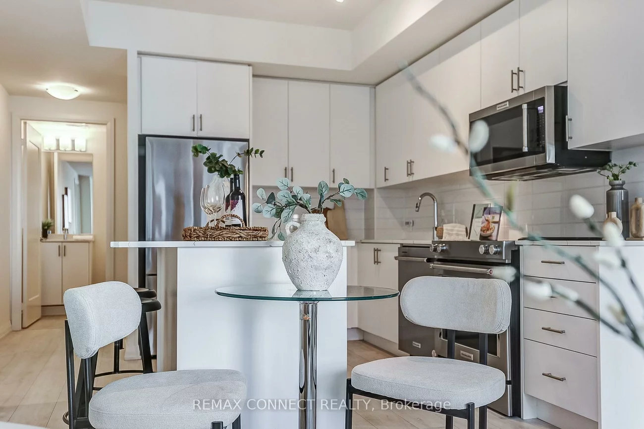 8960, Jane, Vellore Village, Vaughan