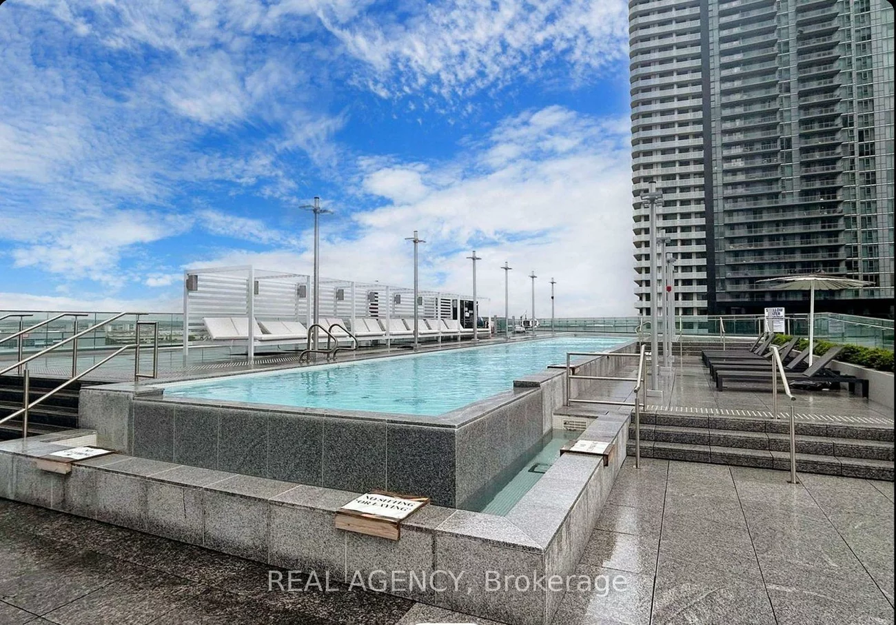 1000, Portage, Vaughan Corporate Centre, Vaughan