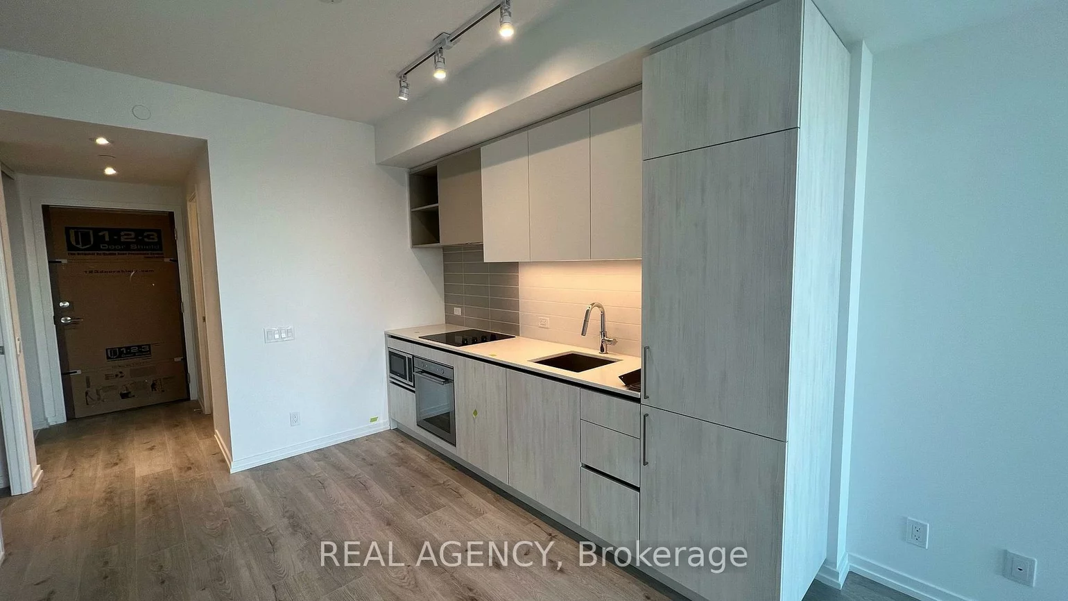 1000, Portage, Vaughan Corporate Centre, Vaughan