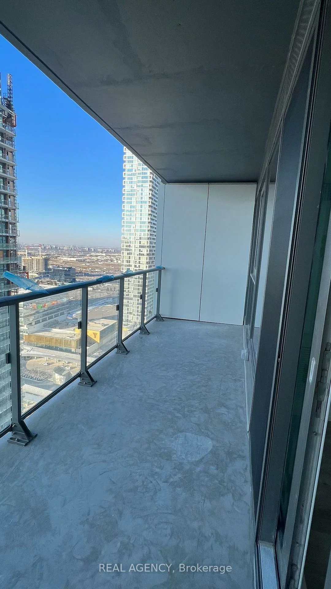 1000, Portage, Vaughan Corporate Centre, Vaughan