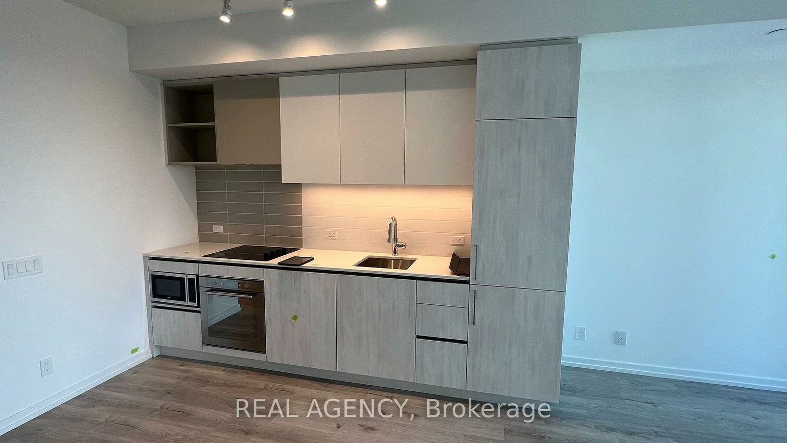 1000, Portage, Vaughan Corporate Centre, Vaughan