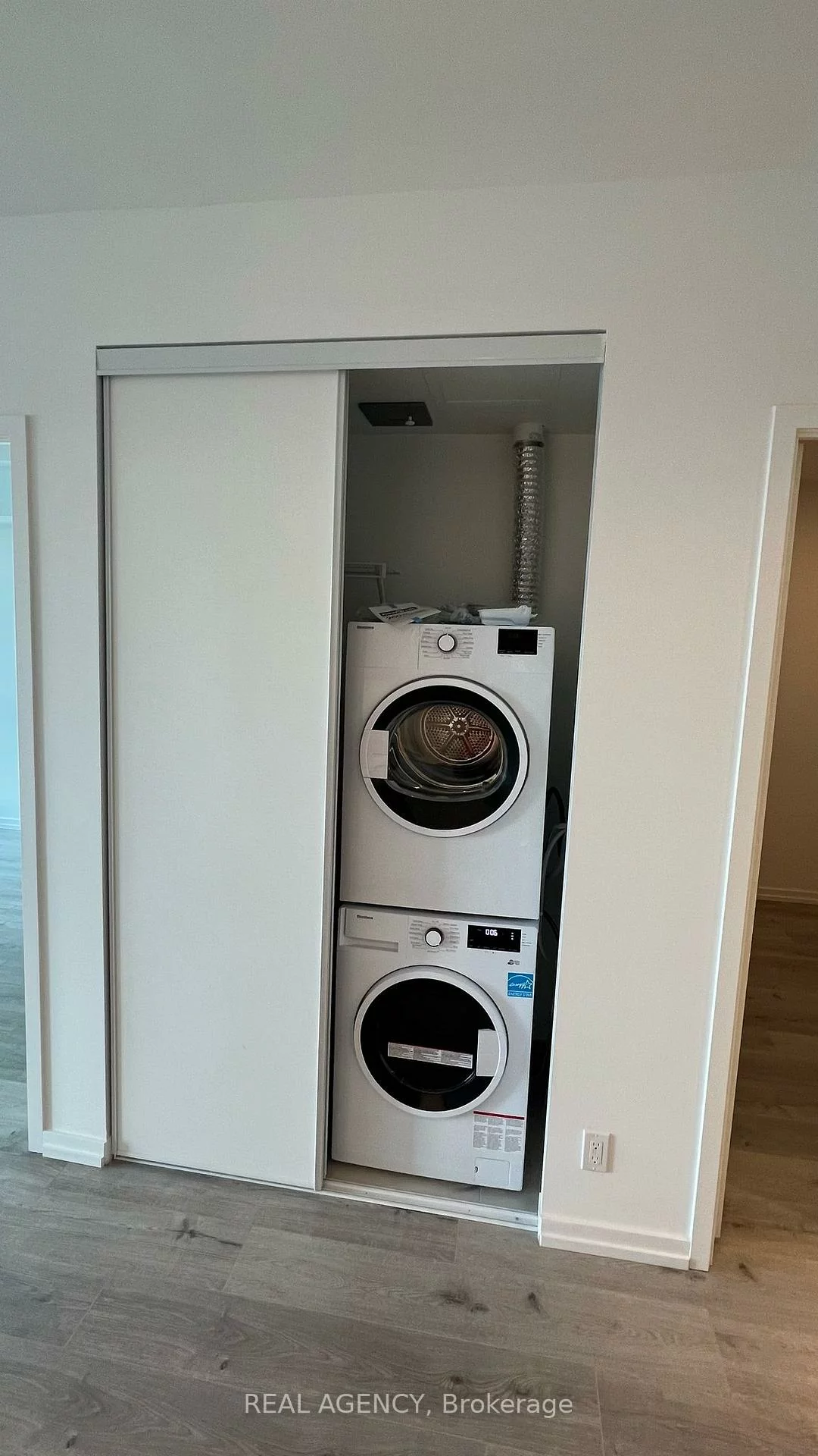 1000, Portage, Vaughan Corporate Centre, Vaughan