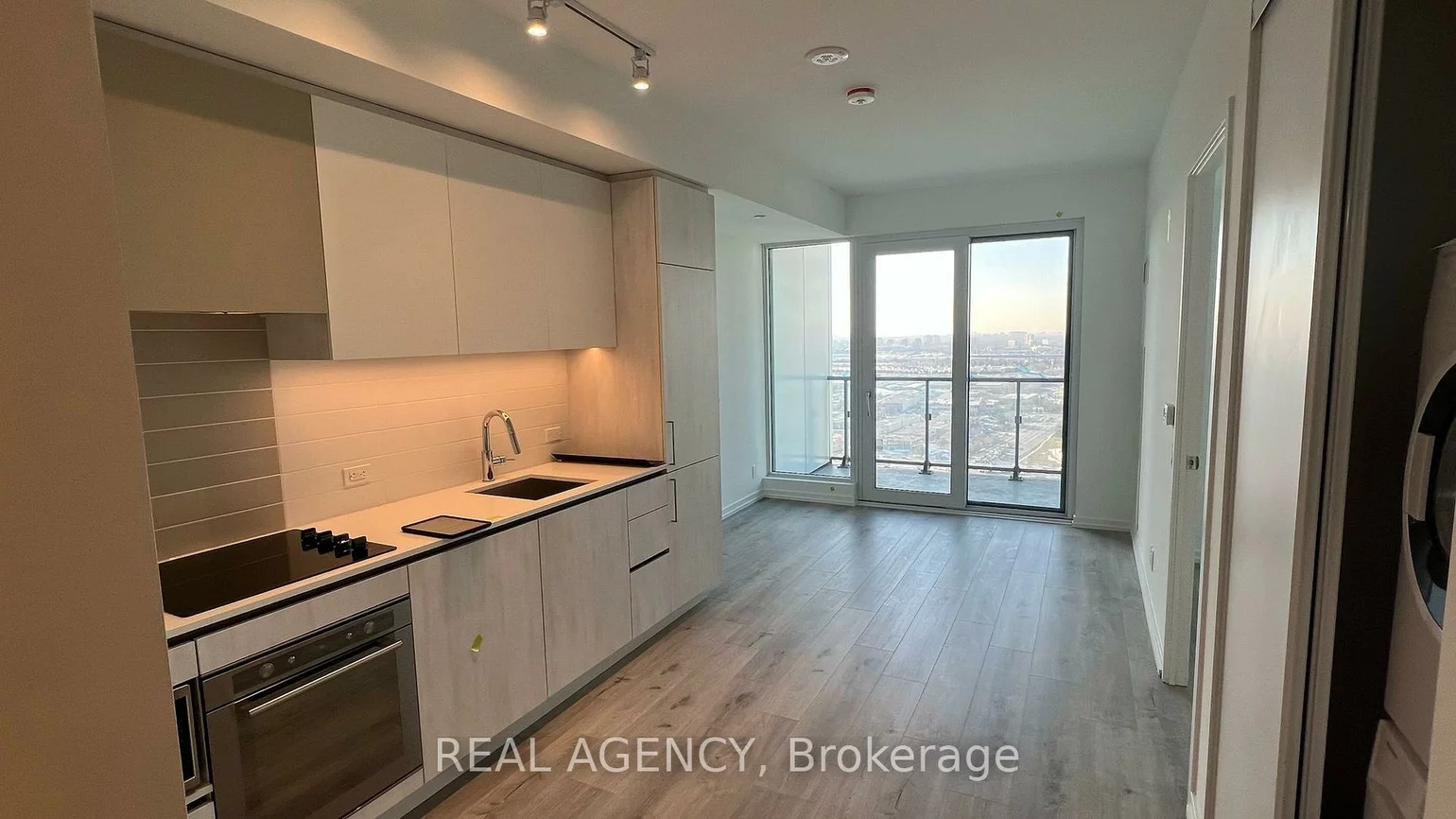 1000, Portage, Vaughan Corporate Centre, Vaughan