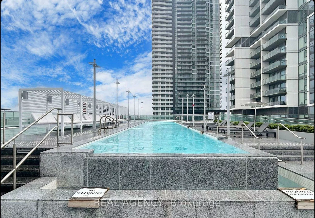 1000, Portage, Vaughan Corporate Centre, Vaughan