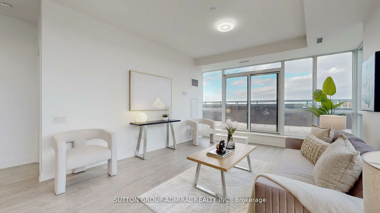 7608, Yonge, Crestwood-Springfarm-Yorkhill, Vaughan