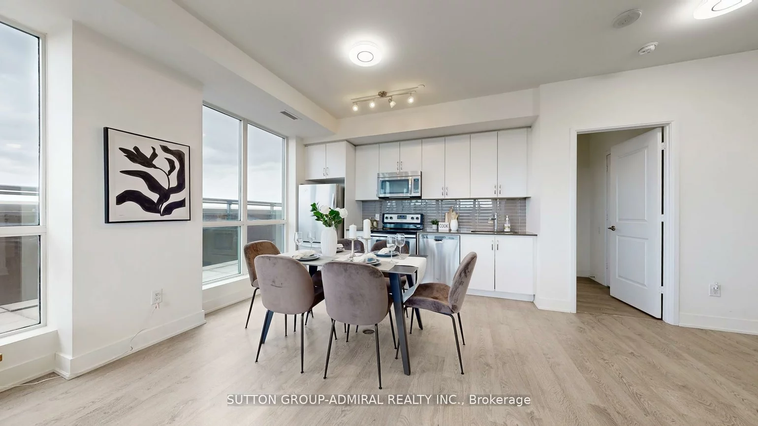 7608, Yonge, Crestwood-Springfarm-Yorkhill, Vaughan