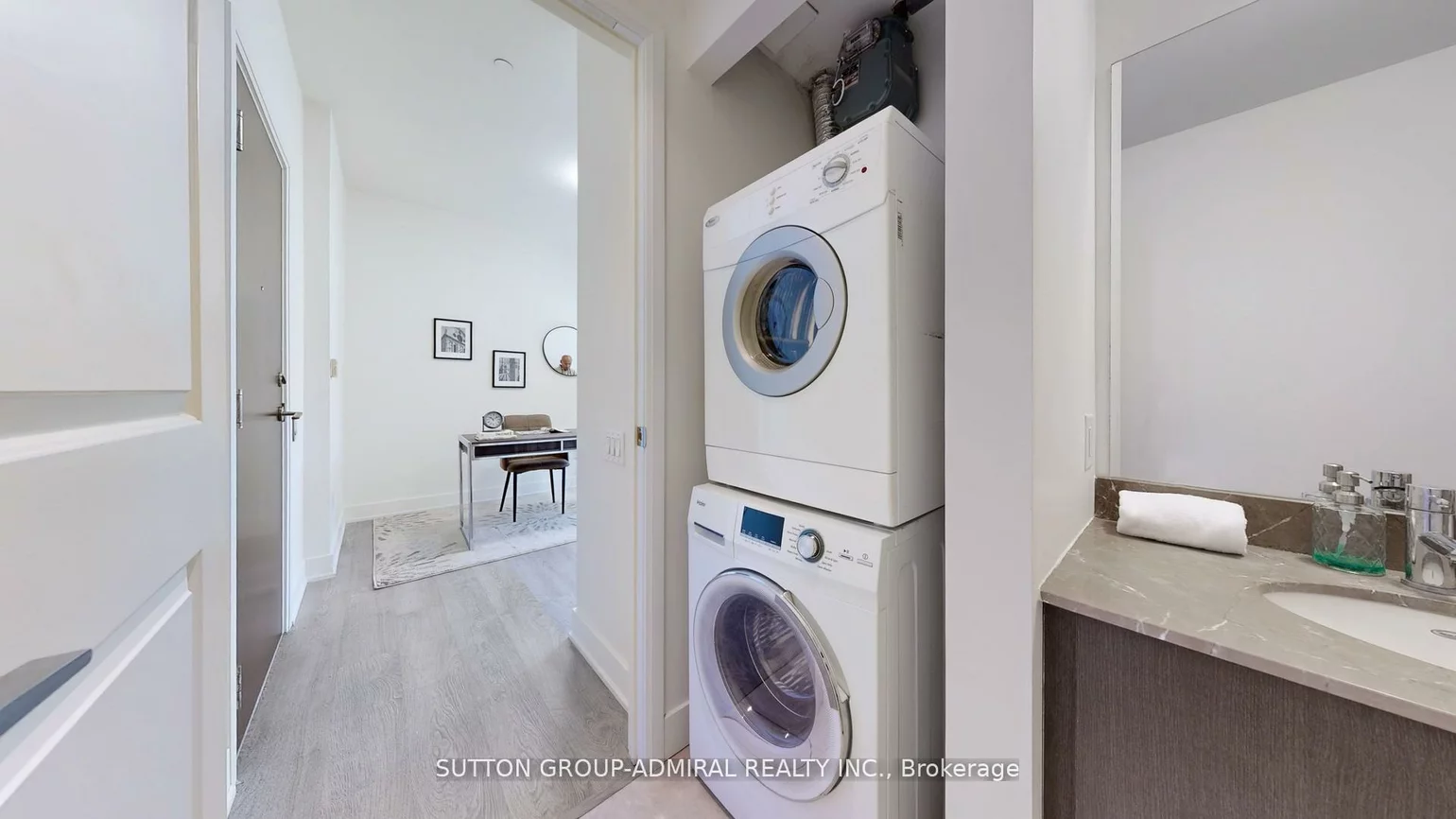 7608, Yonge, Crestwood-Springfarm-Yorkhill, Vaughan