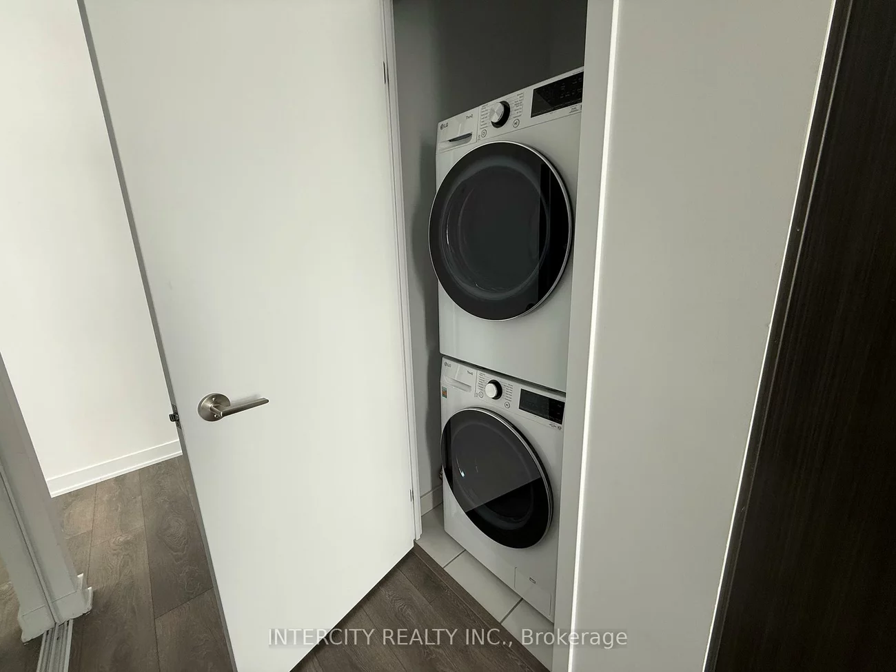 60, Honeycrisp, Vaughan Corporate Centre, Vaughan