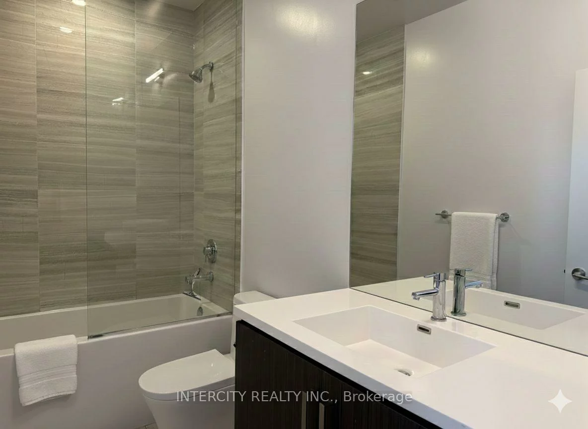 60, Honeycrisp, Vaughan Corporate Centre, Vaughan