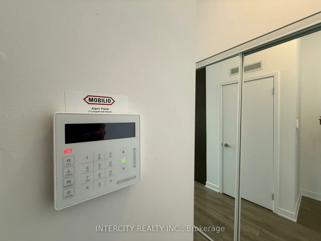 60, Honeycrisp, Vaughan Corporate Centre, Vaughan