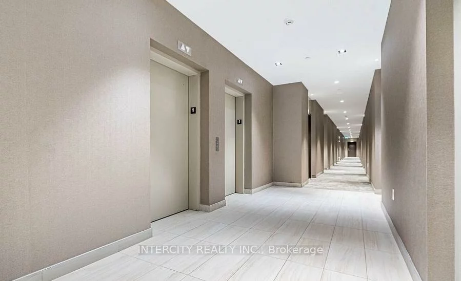 60, Honeycrisp, Vaughan Corporate Centre, Vaughan