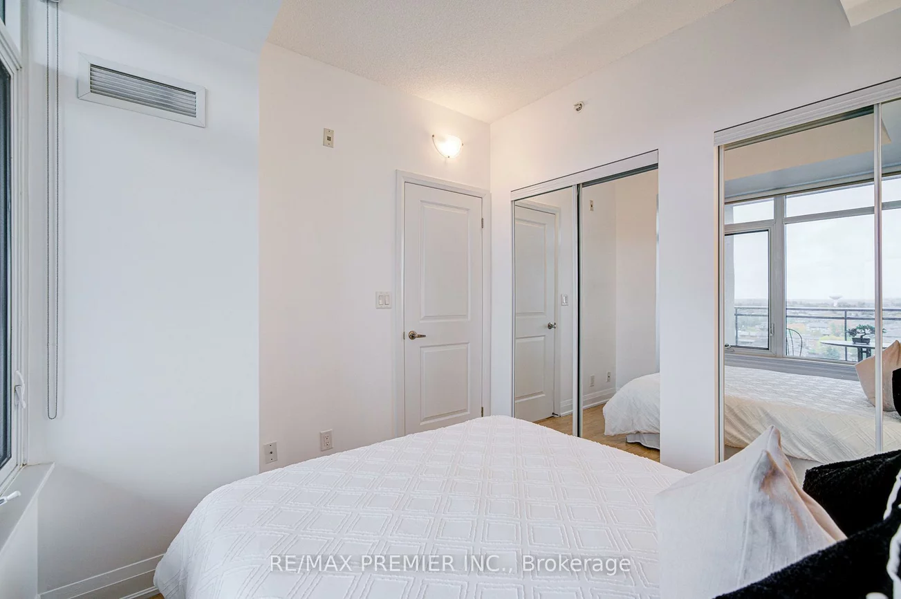 12, Woodstream, Vaughan Grove, Vaughan