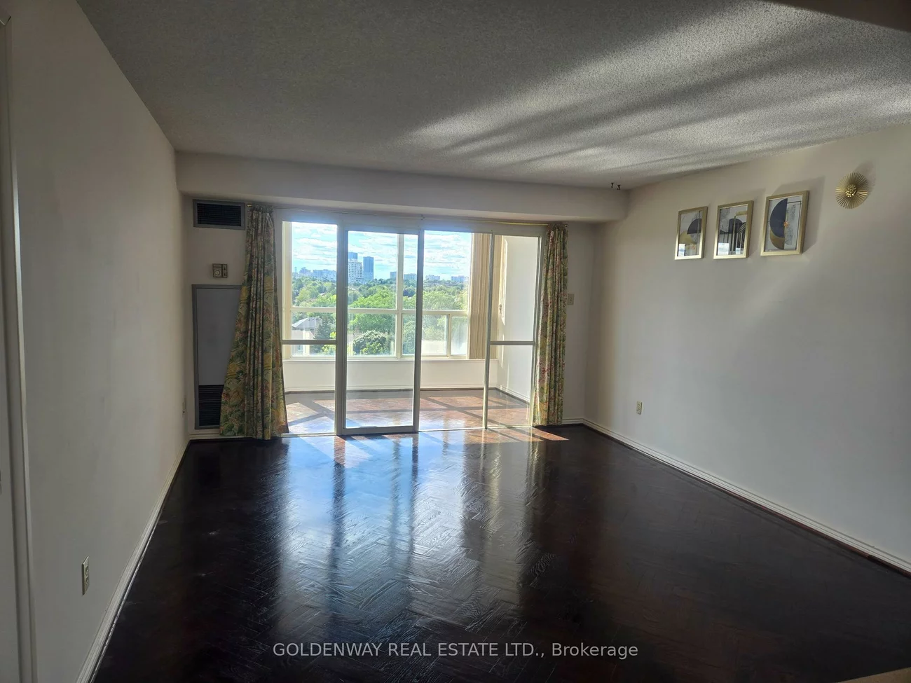 7300, Yonge, Crestwood-Springfarm-Yorkhill, Vaughan