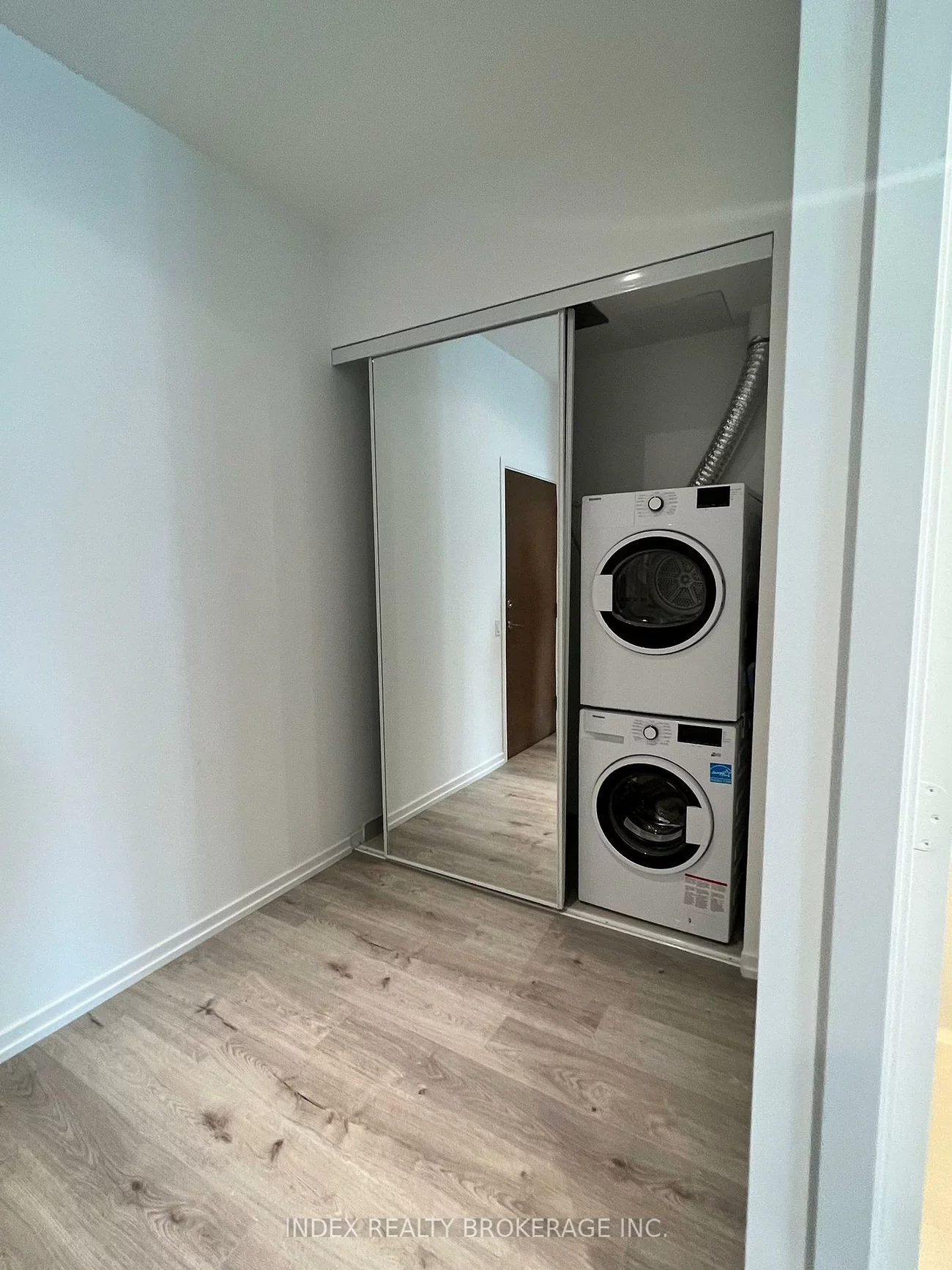 1000, Portage, Vaughan Corporate Centre, Vaughan