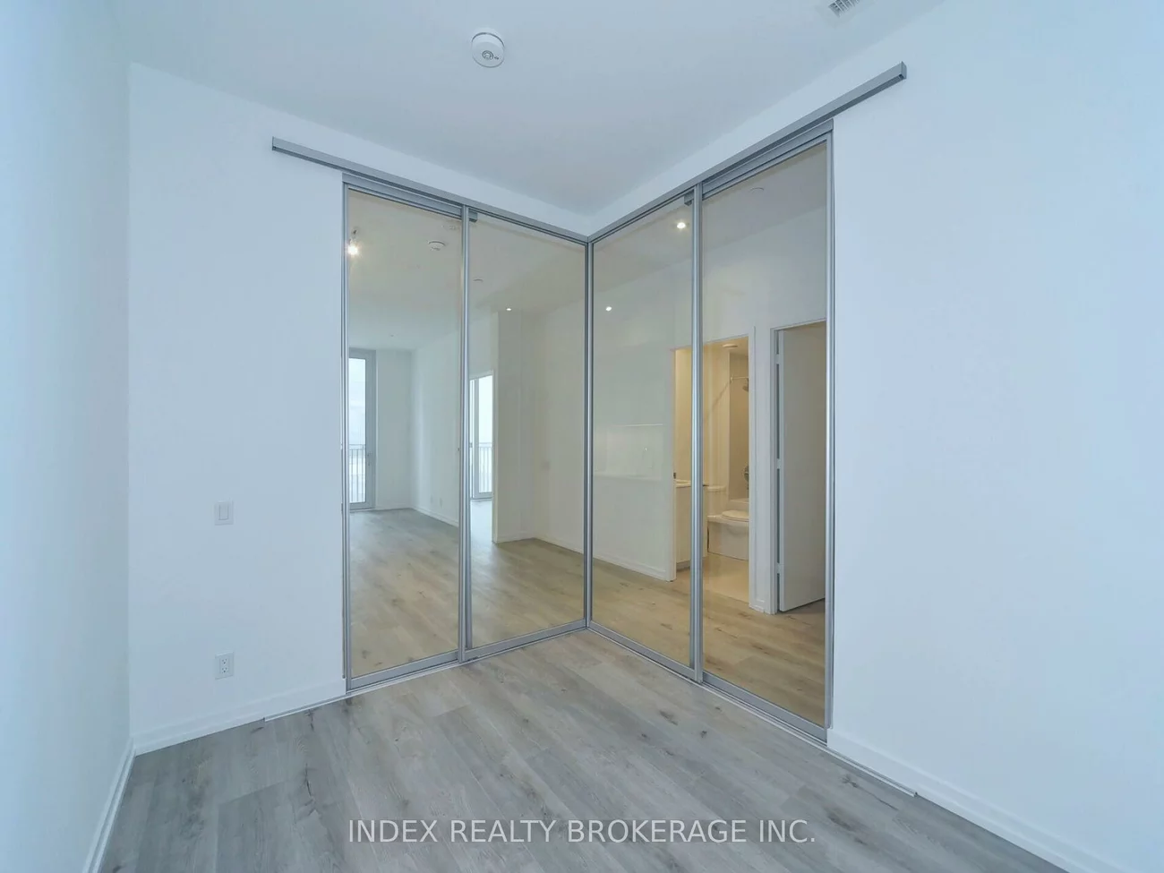 1000, Portage, Vaughan Corporate Centre, Vaughan